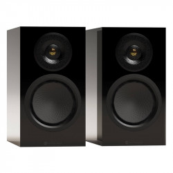 Monitor Audio Silver 50 8G, vista 3/4 sin rejilla, negro brillante