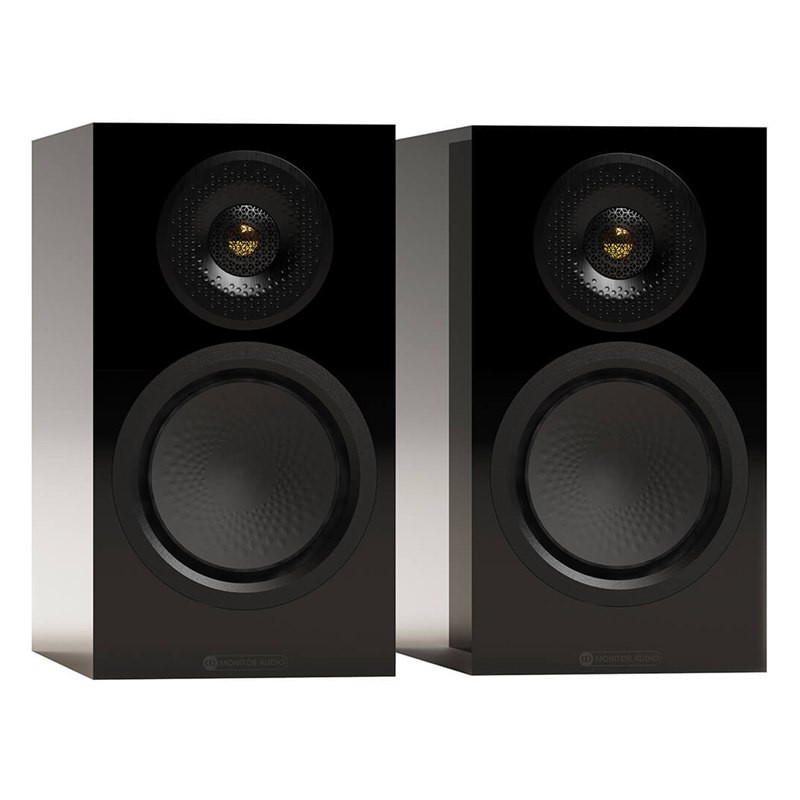 Monitor Audio Silver 50 8G, vista 3/4 sin rejilla, negro brillante
