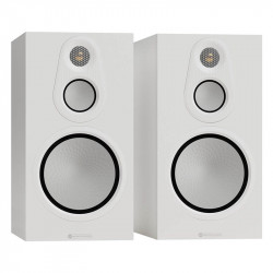 Monitor Audio Silver 100 8G, vista 3/4 sin rejilla, blanco satinado