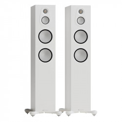 Monitor Audio Silver 300 8G, vista 3/4 sin rejilla, blanco satinado