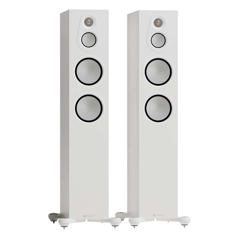 Monitor Audio Silver 300 8G, vista 3/4 sin rejilla, blanco satinado