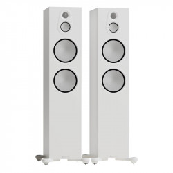 Monitor Audio Silver 500 8G, vista 3/4 sin rejilla, blanco satinado