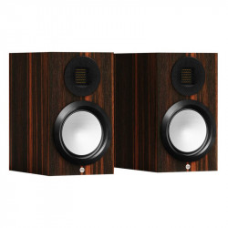 Monitor Audio Gold 50 6G, vista 3/4 sin rejilla, macassar