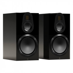 Monitor Audio Gold 100 6G, vista 3/4 sin rejilla, negro brillante