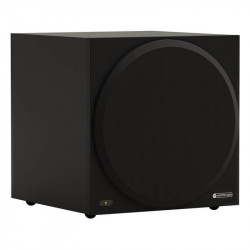 Monitor Audio Vestra W12 con rejilla, vista en ángulo, negro mate