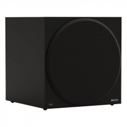 Monitor Audio Vestra W15 con rejilla, vista en ángulo, negro mate