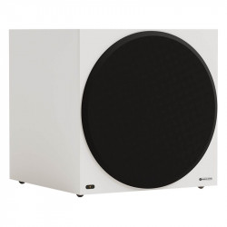 Monitor Audio Vestra W15 con rejilla, vista en ángulo, blanco mate