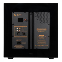 Monitor Audio Anthra W12, panel trasero con pantalla LCD y conexiones, negro brillante