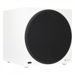 Monitor Audio Anthra W15 con rejilla, vista en ángulo, blanco satinado
