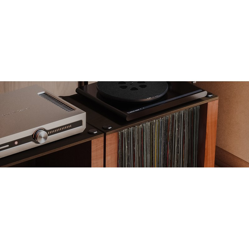 Blok Stax 2G LP, Detalle del Stax 2G LP en fresno negro y nogal con vinilos y tocadiscos encima (no incluidos), fresno negro / n