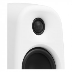 Kanto UKI, detalle del tweeter y el woofer, blanco tiza