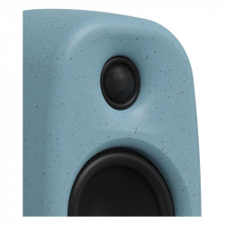 Kanto UKI, detalle del tweeter y el woofer, azul aciano