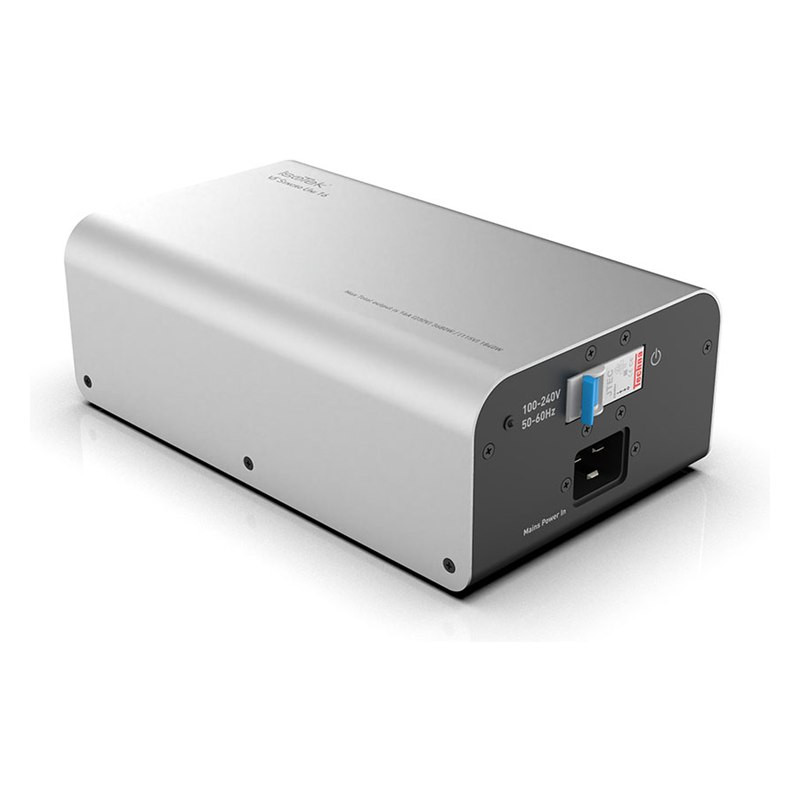 IsoTek V5 Syncro Uni 16, vista de tres cuartos, plata