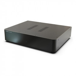 IsoTek V5 Elektra, vista de tres cuartos, negro