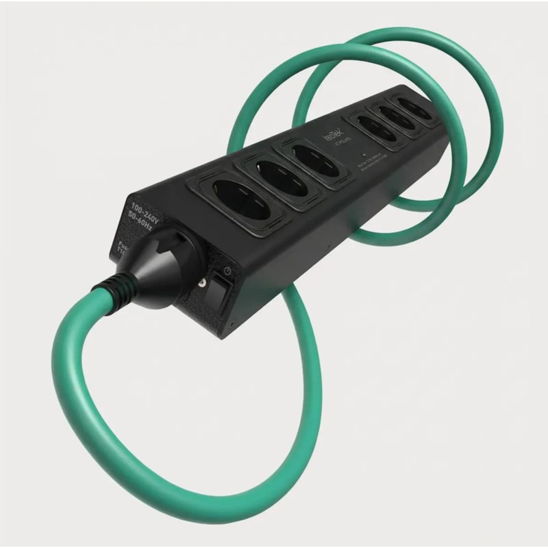 IsoTek V5 Polaris en negro con el cable EVO3 Initium incluido