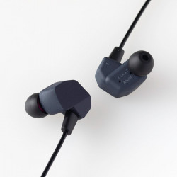 Final A4000, los dos auriculares con cable