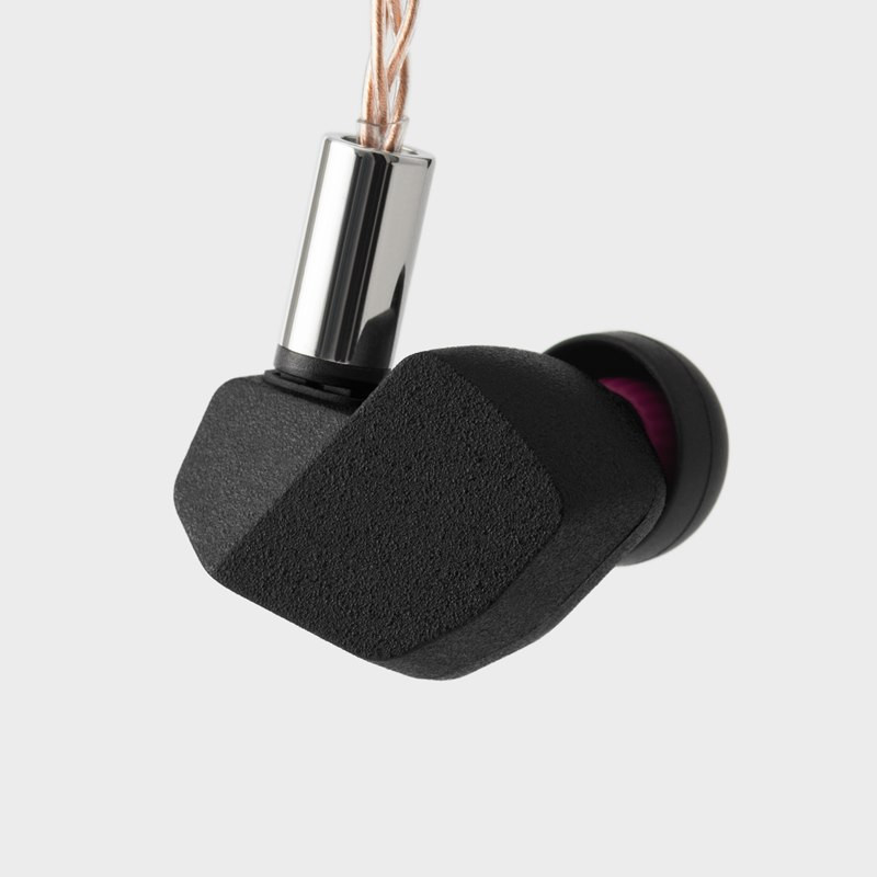 Final A6000, cápsula con cable de cobre monocristalino