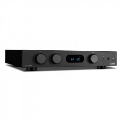 Audiolab 6000A MKII, vista de tres cuartos en negro