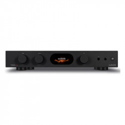 Audiolab 7000A, frontal en negro con la pantalla IPS