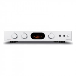 Audiolab 7000A, frontal en plata con la pantalla IPS