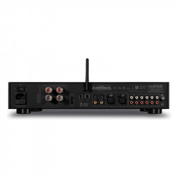 Audiolab 9000A, panel trasero con XLR, USB-B, coaxial y óptica, negro
