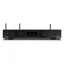 Audiolab 6000A Play, frontal en negro con las tres antenas