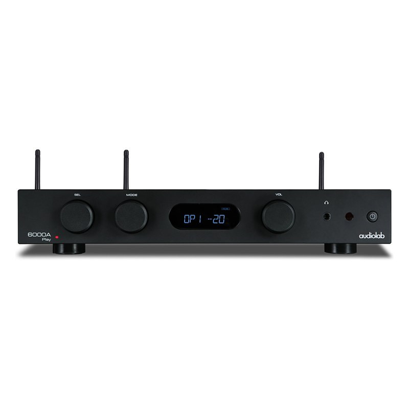 Audiolab 6000A Play, frontal en negro con las tres antenas