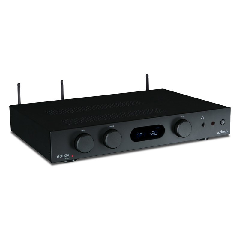 Audiolab 6000A Play, vista lateral de tres cuartos en negro