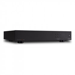Audiolab 6000N Play, vista de tres cuartos desde la derecha en negro