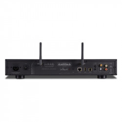 Audiolab 6000N Play, panel trasero con antenas Wi-Fi, Ethernet y salidas, negro