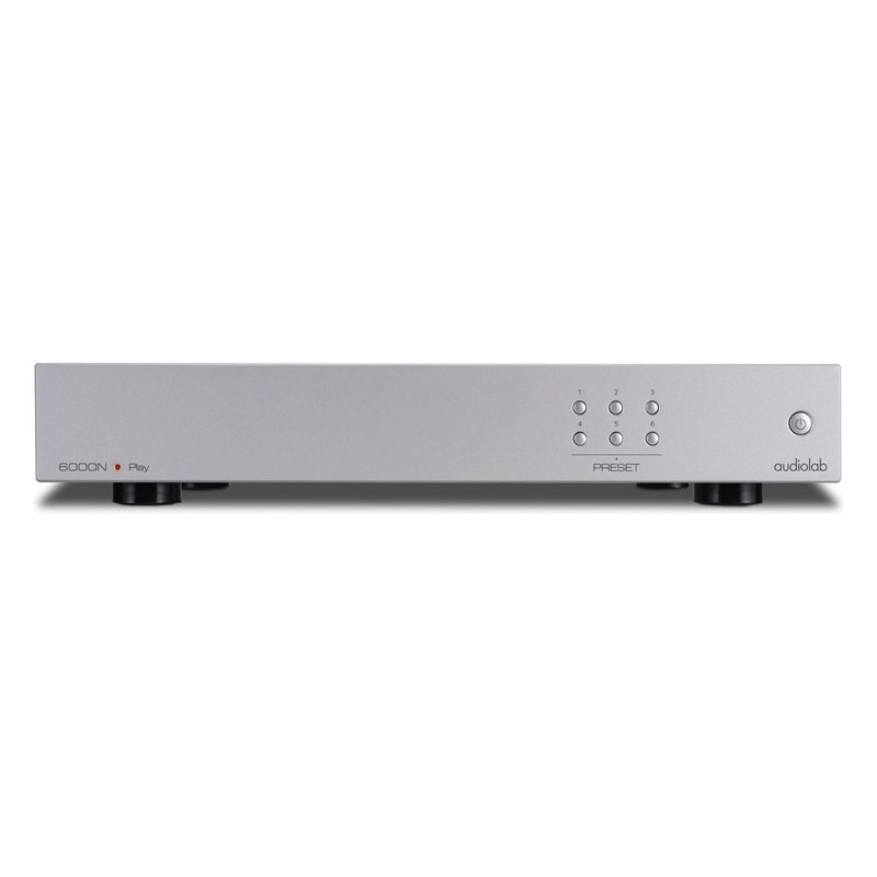 Audiolab 6000N Play, frontal en plata