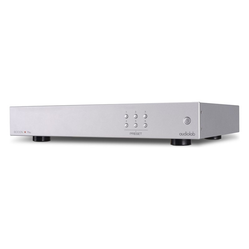 Audiolab 6000N Play, vista de tres cuartos en plata