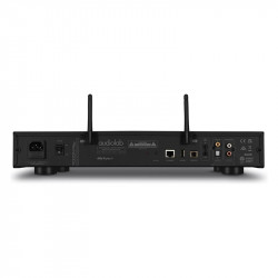 Audiolab 7000N Play, panel trasero con antenas Wi-Fi, Ethernet y salidas, negro