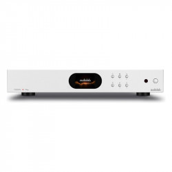 Audiolab 7000N Play, frontal en plata