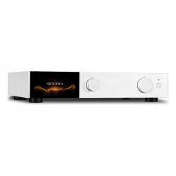 Audiolab 9000N, vista de tres cuartos en plata