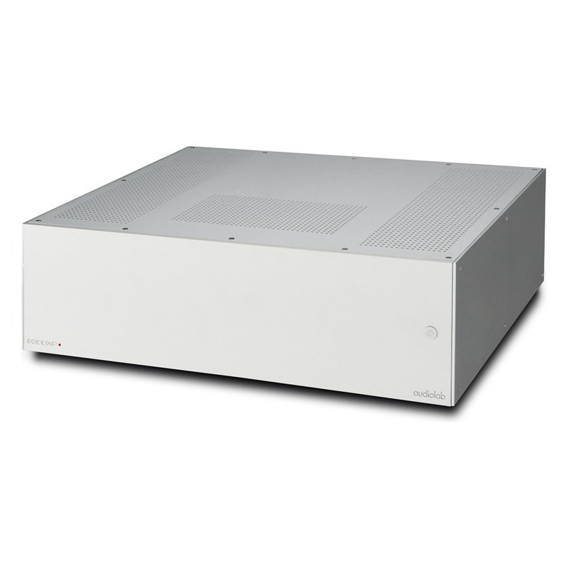 Audiolab 8300XP, vista en tres cuartos, plata