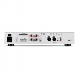 Audiolab 9000P, panel trasero, plata