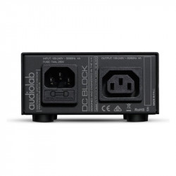 Audiolab DC Block, trasera del DC Block negro: entrada y salida IEC, negro