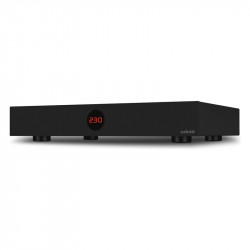 Audiolab DC Block 6 negro en vista de tres cuartos con el voltímetro