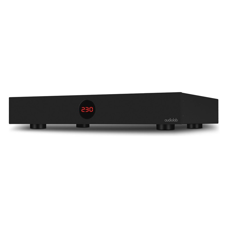 Audiolab DC Block 6 negro en vista de tres cuartos con el voltímetro