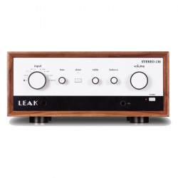 Leak Stereo 130, frontal en nogal