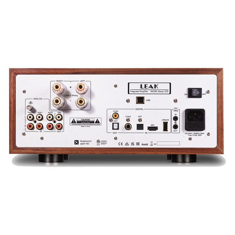 Leak Stereo 230, panel trasero en nogal