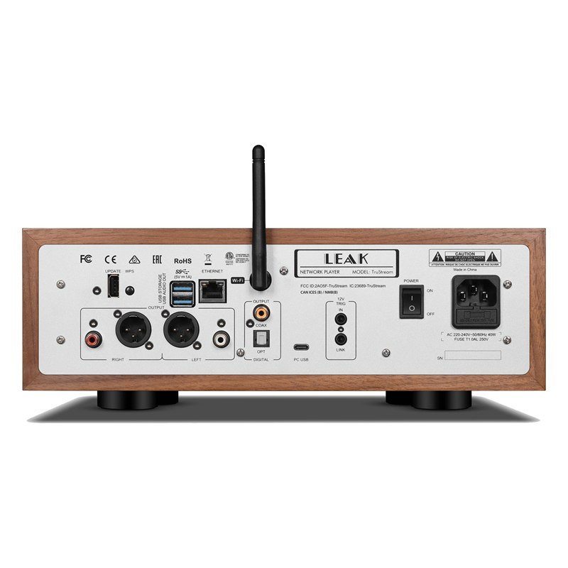 Leak TruStream, panel trasero con salidas XLR, RCA, coaxial, óptica, USB y Ethernet