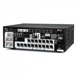 Anthem AVM 70 8K, panel trasero de tres cuartos