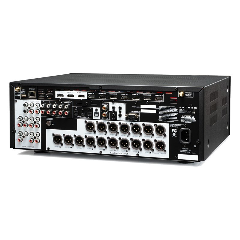 Anthem AVM 70 8K, panel trasero de tres cuartos