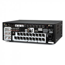 Anthem AVM 90 8K, panel trasero de tres cuartos