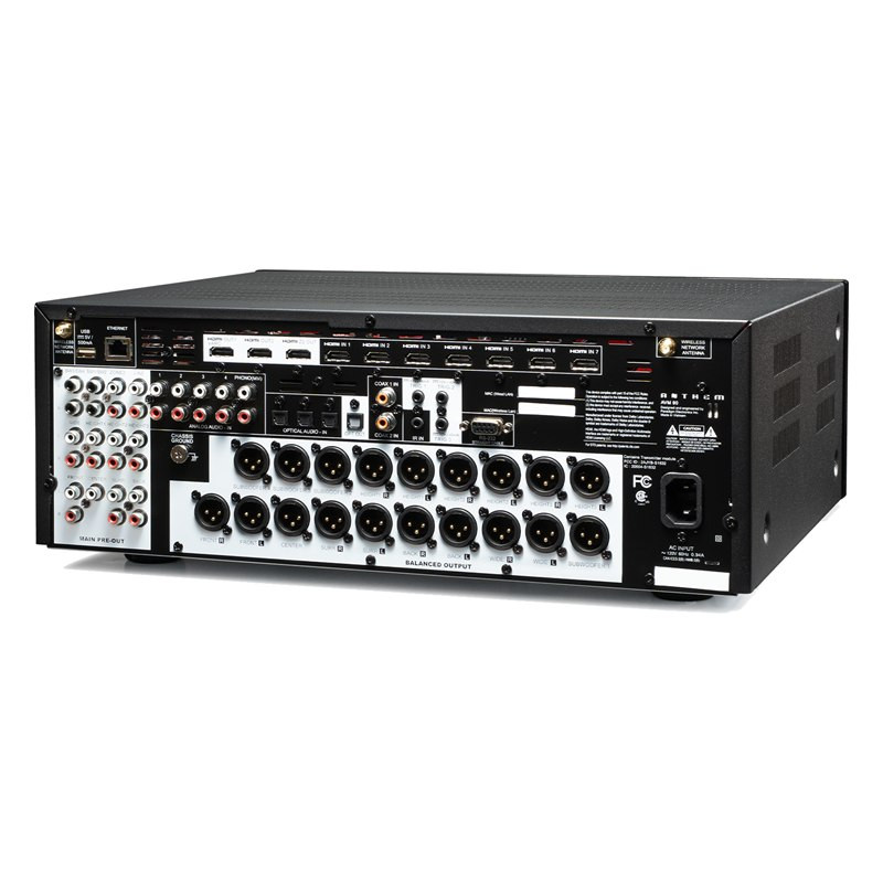 Anthem AVM 90 8K, panel trasero de tres cuartos