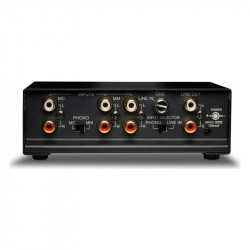 NAD PP4, panel trasero con entradas RCA MC, MM y de línea, conmutadores MC/MM y Phono/Line In, borne de masa, salida de línea y 