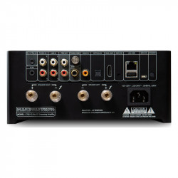 NAD C 700 v2, panel trasero con entradas phono, de línea, coaxial, óptica y HDMI eARC, salidas de previo y de subwoofer, Etherne
