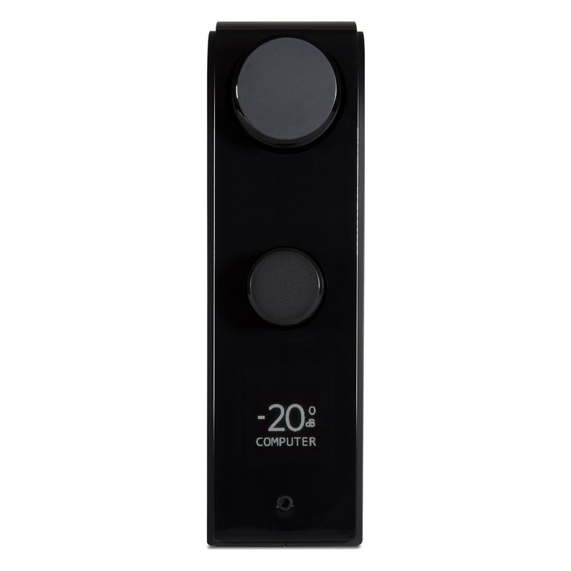 NAD D 3045, frontal estrecho, colocado de pie, con los mandos de volumen y fuente, la pantalla y la salida de auriculares